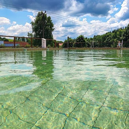 Camphouse Villa Chvalsiny Bagian luar foto