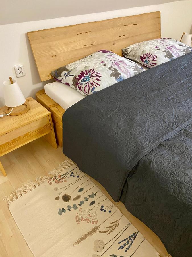 Camphouse Villa Chvalsiny Bagian luar foto