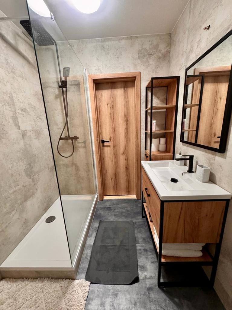 Camphouse Villa Chvalsiny Bagian luar foto
