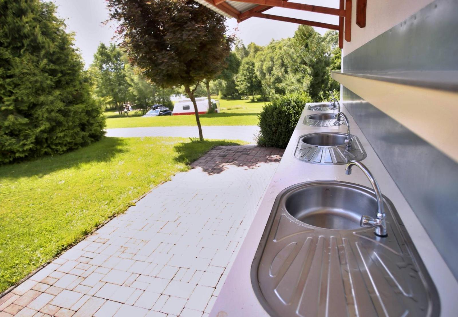 Camphouse Villa Chvalsiny Bagian luar foto